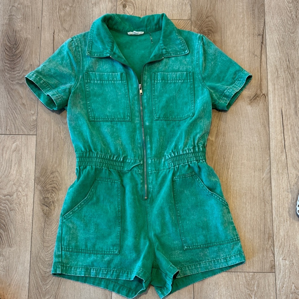 Elan Green Short Sleeve Zip Front Romper